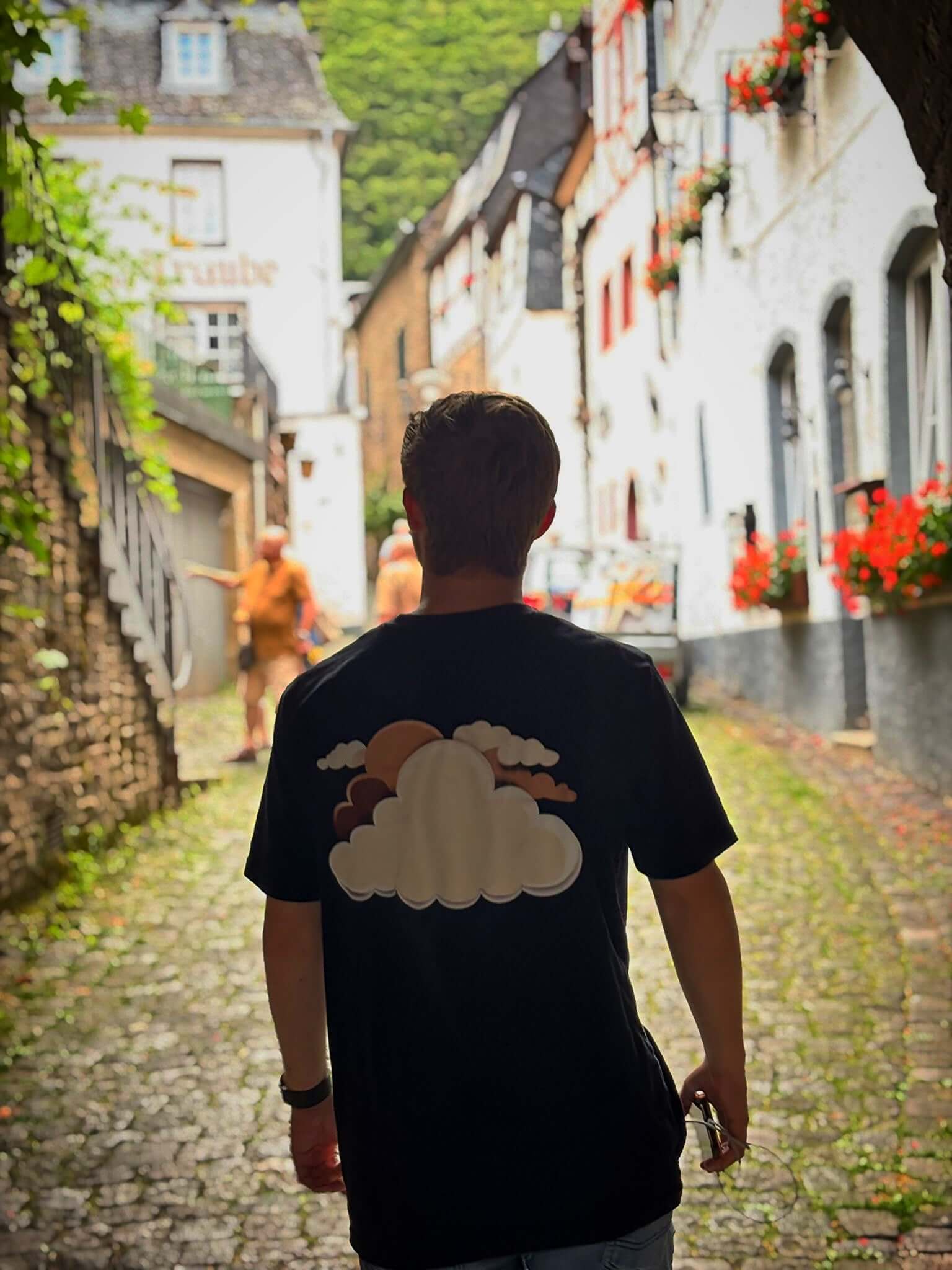 T-Shirt Clouds (Black) - The Skyture